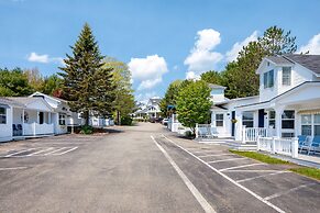 Glen Cove Inn & Suites
