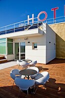 Breaking Business Hotel