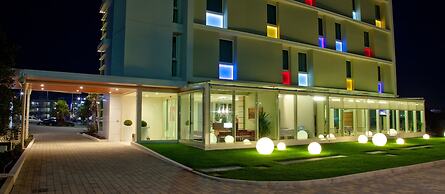 Breaking Business Hotel