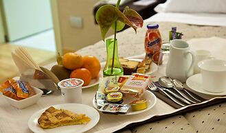 Breaking Business Hotel