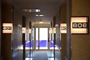 Breaking Business Hotel