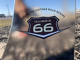 Hotel Lincoln Inn on Route 66 and near I-55