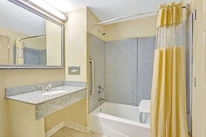 Days Inn & Suites by Wyndham Jeffersonville IN