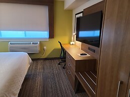 Holiday Inn Express Hotel & Suites Woodland Hills by IHG