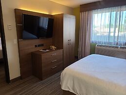 Holiday Inn Express Hotel & Suites Woodland Hills by IHG