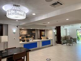 Holiday Inn Express Hotel & Suites Woodland Hills by IHG