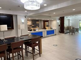 Holiday Inn Express Hotel & Suites Woodland Hills by IHG