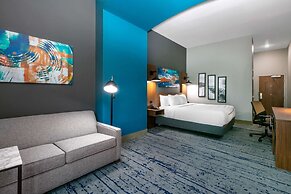 La Quinta Inn & Suites by Wyndham Jacksonville TX