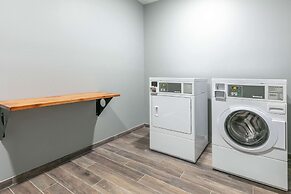 La Quinta Inn & Suites by Wyndham Jacksonville TX