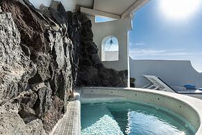 Athermi Suites - Adults Only