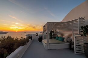 Athermi Suites - Adults Only