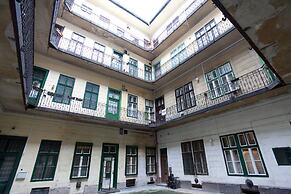 Budapest Easy Flats - Opera Apartments