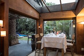 African Rock Hotel & Spa, a 