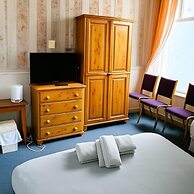 St Elmo Hotel