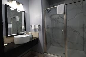 Days Inn & Suites by Wyndham Milwaukee