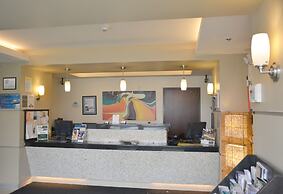 Days Inn & Suites by Wyndham Milwaukee