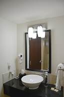 Days Inn & Suites by Wyndham Milwaukee