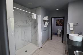 Days Inn & Suites by Wyndham Milwaukee