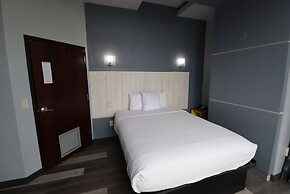 Days Inn & Suites by Wyndham Milwaukee