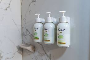 Days Inn & Suites by Wyndham Milwaukee