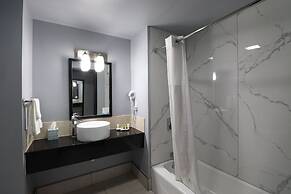 Days Inn & Suites by Wyndham Milwaukee