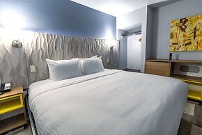 Days Inn & Suites by Wyndham Milwaukee