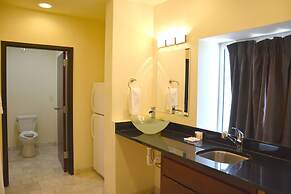 Days Inn & Suites by Wyndham Milwaukee