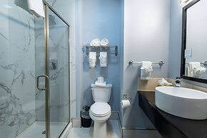 Days Inn & Suites by Wyndham Milwaukee