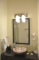 Days Inn & Suites by Wyndham Milwaukee