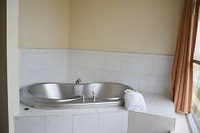 Days Inn & Suites by Wyndham Milwaukee