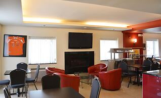 Days Inn & Suites by Wyndham Milwaukee