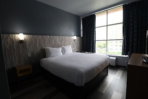 Days Inn & Suites by Wyndham Milwaukee