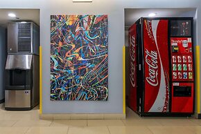 Days Inn & Suites by Wyndham Milwaukee