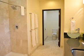 Days Inn & Suites by Wyndham Milwaukee