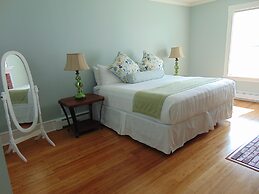 The Colonial Inn