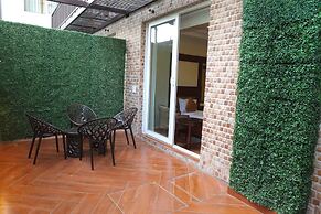 Karon Hotel - Lajpat Nagar