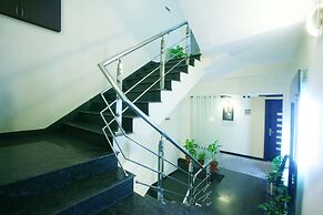 Karon Hotel - Lajpat Nagar