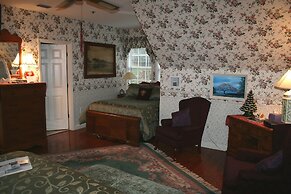 Heron Cay Lakeview Bed & Breakfast Inn