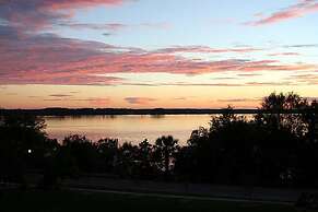 Heron Cay Lakeview Bed & Breakfast Inn