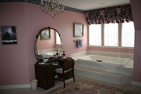 Heron Cay Lakeview Bed & Breakfast Inn