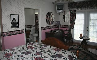 Heron Cay Lakeview Bed & Breakfast Inn