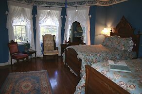 Heron Cay Lakeview Bed & Breakfast Inn