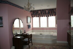 Heron Cay Lakeview Bed & Breakfast Inn