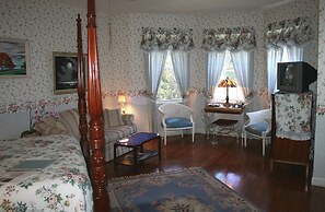 Heron Cay Lakeview Bed & Breakfast Inn