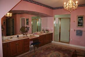 Heron Cay Lakeview Bed & Breakfast Inn