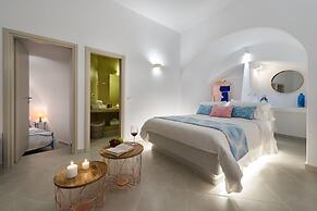 Kima Oia Suites