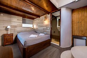 Nefeli Homes - Adults Only