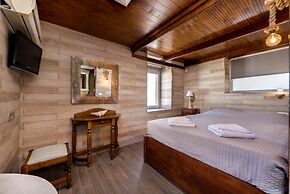 Nefeli Homes - Adults Only