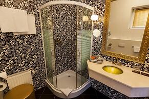 Weekend Boutique Hotel