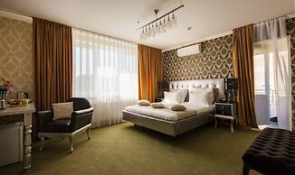 Weekend Boutique Hotel